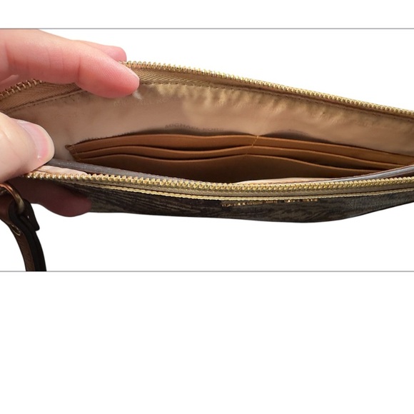 Michael Kors Daniela Large Paisley Wristlet - Picture 6 of 8